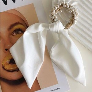 Pearl and satin cream bow hair tie